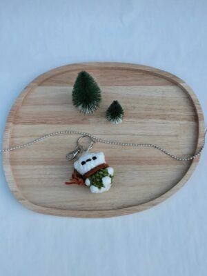 Sleutelhanger ijsbeer (groen met bruine sjaal)