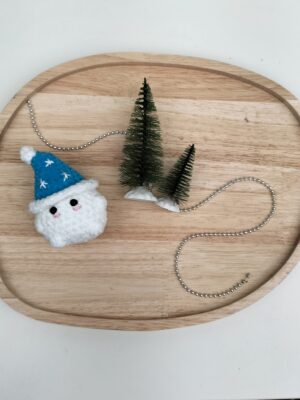 Knuffel mushi met muts klein (licht blauw- witte sterren)