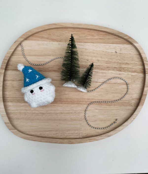 Oplus_34 Knuffel mushi met muts klein (licht blauw- witte sterren)