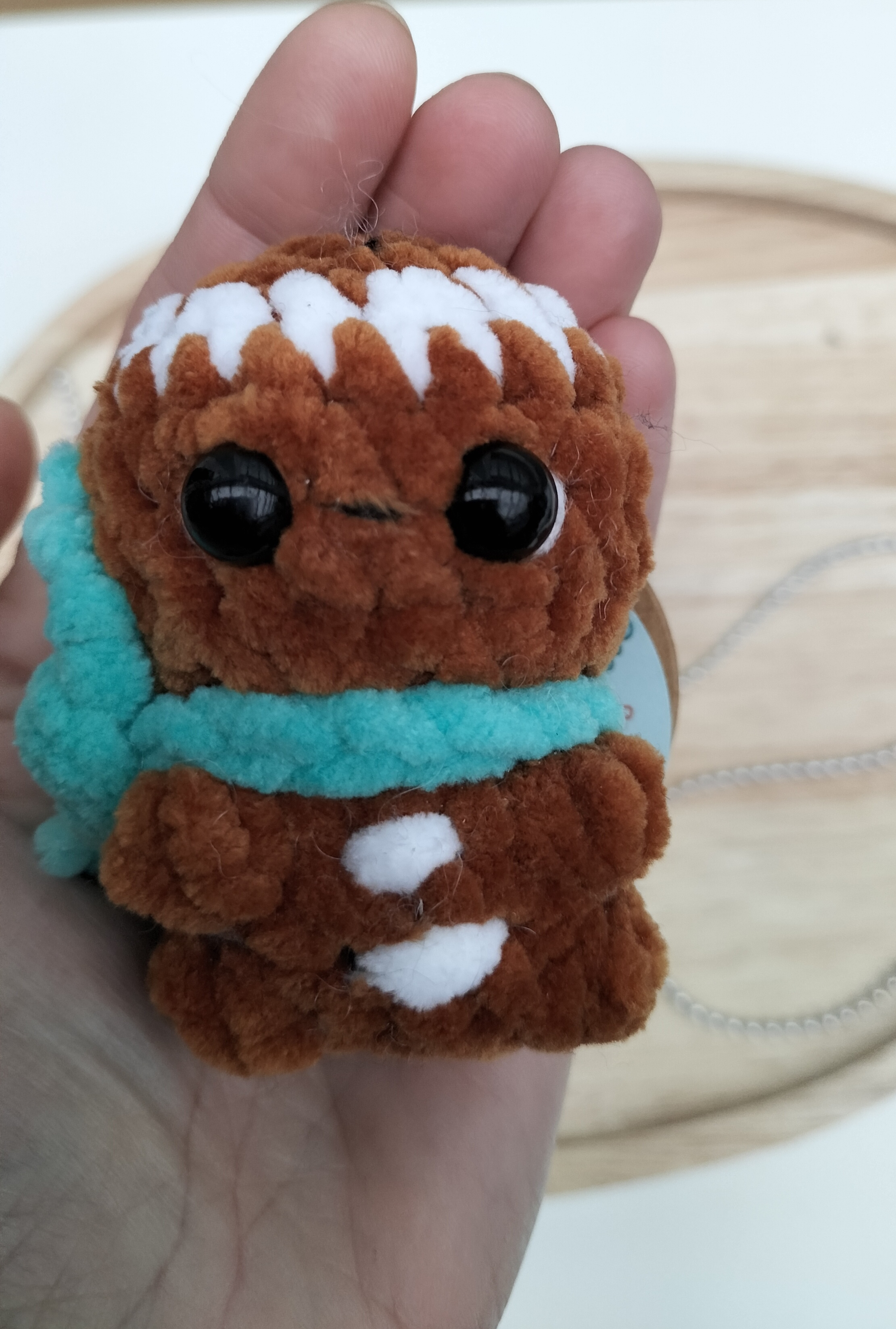 Sleutelhanger peperkoekmannetje groot (licht groene sjaal)