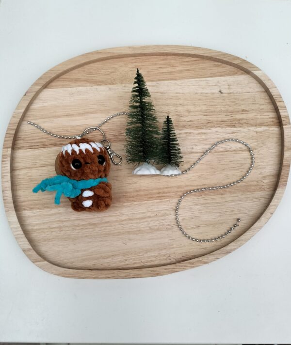 Sleutelhanger peperkoekmannetje groot (licht blauwe sjaal)