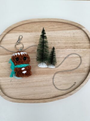 Sleutelhanger peperkoekmannetje groot (licht groene sjaal)