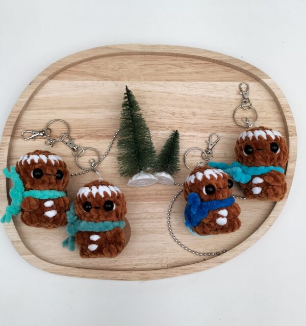 Sleutelhanger peperkoekmannetje groot (licht blauwe sjaal)