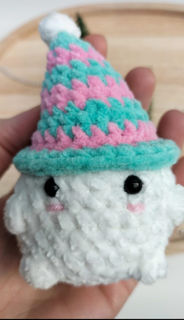 Knuffel mushi met muts klein (mint-roze)