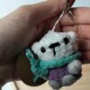 Sleutelhanger ijsbeer (lila met mint sjaal)