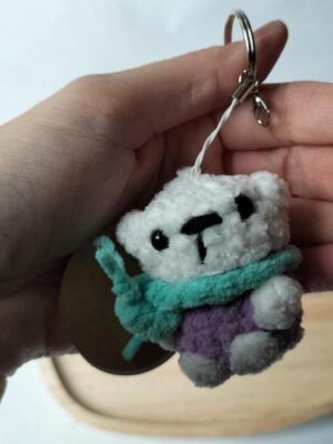 Sleutelhanger ijsbeer (lila met mint sjaal)